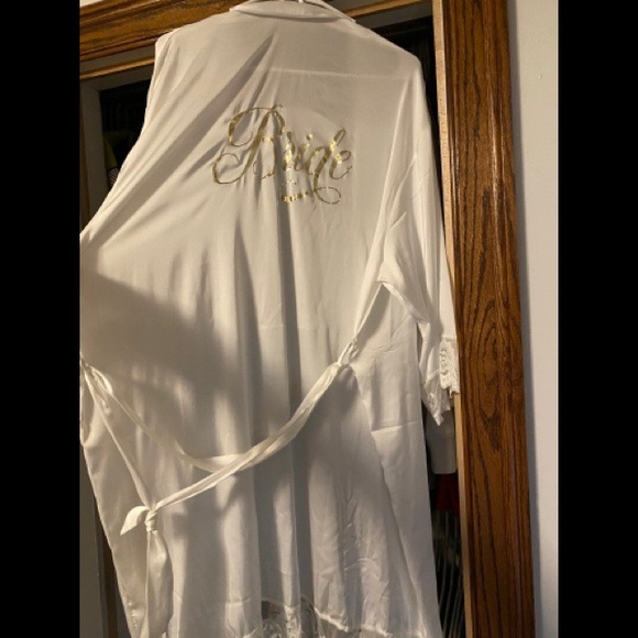 Wedding Robe - Picture 1 of 2